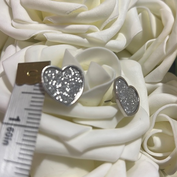 Cute sparkly, small hearts, earrings - Picture 4 of 4